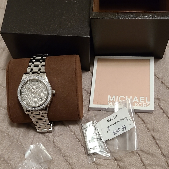 Michael Kors Silver watch - Picture 3 of 4